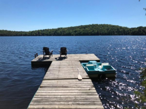 Le petit chalet sur le lac